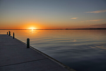 Obraz premium Different views of the sunset over Lake Eustis in Eustis, Florida
