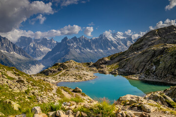 Obraz premium Lac Blanc mountain lake in Chamonix Alps in France. Famous tourist destination and natural attraction beautiful landscape of a turquoise lake in the Alps. Lac Blanc scenic view without tourists