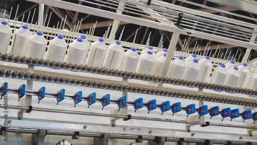 Aufkleber a machine is weaving a piece of fabric. the machine is made up of many parts, including a large meta