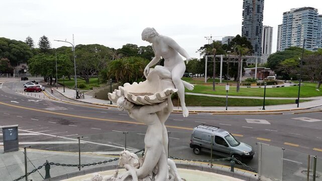 Fuente Monumental Las Nereidas de Lola Mora en Puerto Madero, Buenos Aires, Argentina. Arte, escultura, patrimonio cultural.