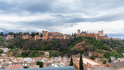 Vista panorámica de la Alhambra de Granada desde el Albaicín