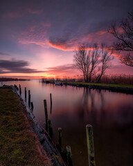 Fischerboot im Sonnenaufgang 