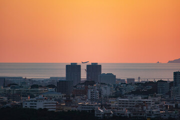 離陸する飛行機の見える風景