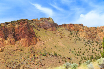 North America, United States, Oregon, Central Oregon,  Redmond, Terrebonne, Oregon. Smith Rock State Park. Crooked River. High Desert. Basalt rocks and cliffs.