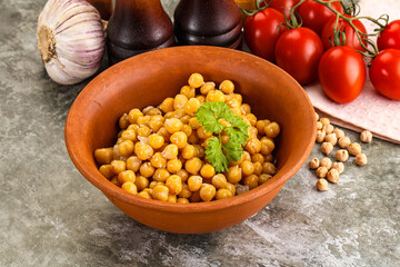 Canned chickpea in the bowl
