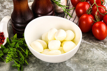 Small mozzarella mini cheese balls