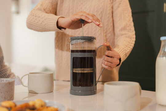 Cozy Morning Ritual – Brewing French Press Coffee