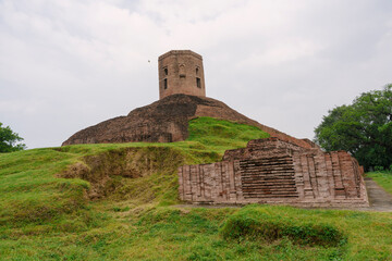Chaukhandi Stupa in Sarnath, Varanasi, India, an ancient Buddhist monument with a Mughal-era tower, surrounded by lush greenery, symbolizing spiritual heritage and history.