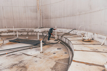 Male worker surface corrosion plate preparation by sandblasting bounce