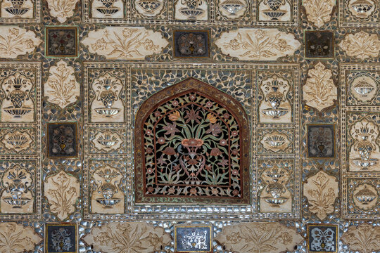 
Detail of the opulent Sukh Niwas or Sukh Mahal (Hall of Pleasure) in Amber Fort with its wall decorated with marble inlay work, Jaipur, Rajasthan, India
