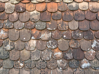 Fläche gleichmäßig geformter Dachziegel als Hintergrund