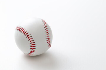 白背景に野球のボール