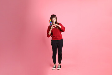 20s woman in red t-shirt
