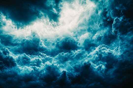 Eclaircie dans un ciel nuageux