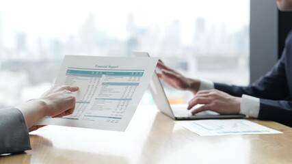 ビジネス、書類、レポート、面談、決算、経理、チェック、確認、税理士、会計士、確定申告、金融、経済、経営、コンサルタント、コンサルティング、リサーチ、調査、企業、オフィス、人材、日本人、ビジネスパーソン、手元、顔なし、アップ、マネジメント、管理、スプレッドシート、表計算、ソフトウェア、プリントアウト、マーケティング、コスト、見積もり、経費、相談、打ち合わせ、会議、ミーティング、チームワーク、価格、値 - Powered by Adobe