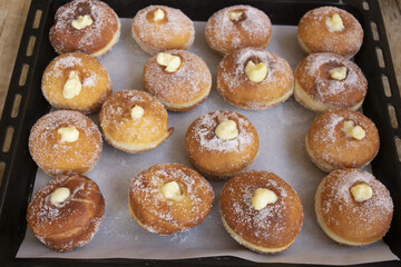 pastry cream bomboloni