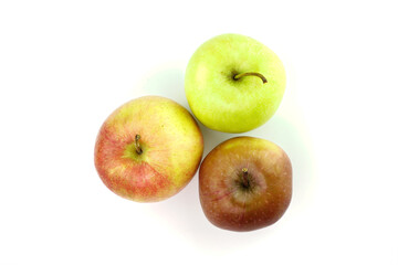 3 apples on white background top view