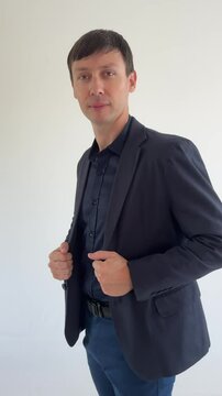 homem de neg&oacute;cios usando terno social 