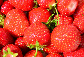 A pile of fresh ripe strawberries wallpaper
