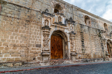 Fototapeta premium A view towards the ruins of the Santa Clara Convent in Antigua in Guatemala in early springtime