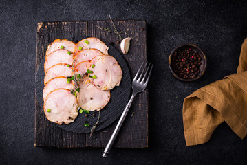 Sliced chicken sausage with herbs