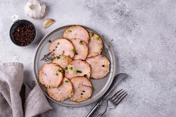 Sliced chicken sausage with herbs