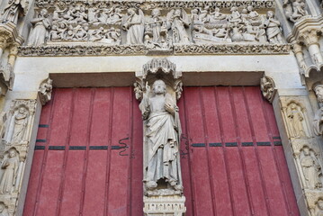 Trumeau au Christ de la cathédrale à Amiens. France