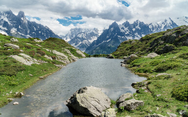 Alpy Francuskie nad jeziorem 