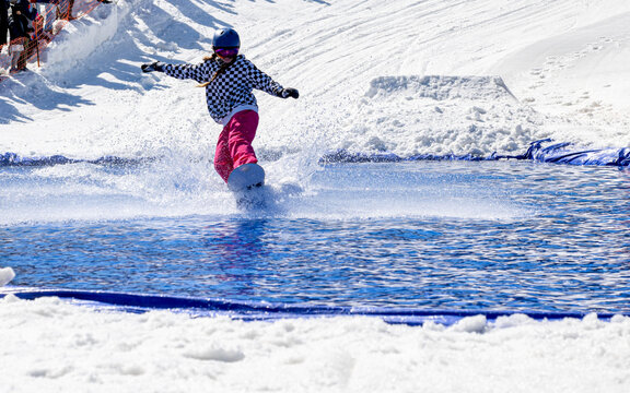 People are enjoying Pond skim at the end of ski season