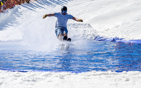 People are enjoying Pond skim at the end of ski season