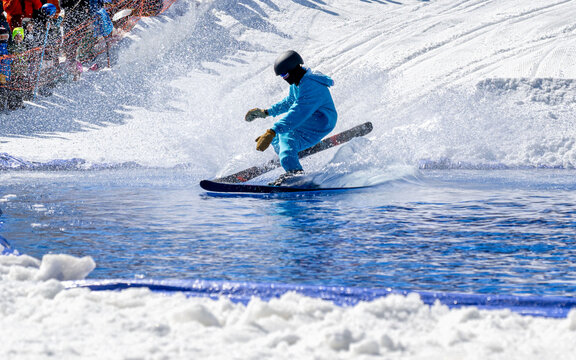 People are enjoying Pond skim at the end of ski season