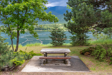 Obraz premium Picnic Table in Park with mountain lake in at summer day in Vancouver, Canada, North America. Day time on June 2024