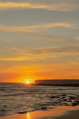 Fototapeta premium Asombroso atardecer en la playa