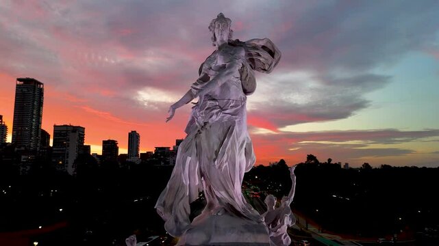 Monumento de los Espa&ntilde;oles o Monumento a La Carta Magna y las Cuatro Regiones Argentinas, Palermo, Buenos Aires, atardecer, monumento hist&oacute;rico. Avenida Libertador y Avenida Sarmiento. 