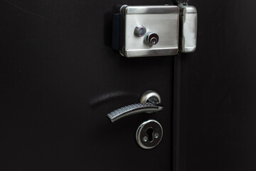 Door handle cross-section and lock.