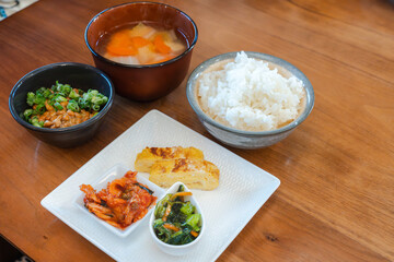 栄養バランスの良い和朝食セット