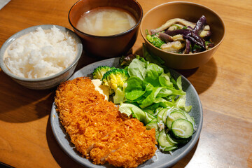サクサクとんかつと和風定食セット