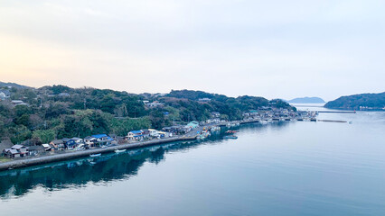 名護屋大橋と港町の風景