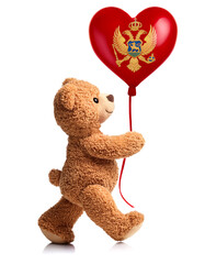 モンテネグロの国旗のハート型風船を持ったかわいいクマのぬいぐるみ。白背景。(Cute teddy bear holding a heart-shaped balloon with the Montenegro flag on white background.)
