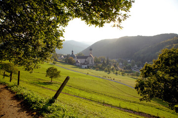 ehemaliges Benediktinerkloster St.Trudpert aus dem 9. Jhd im Abendlicht, Münstertal, Schwarzwald, Baden-Würtemberg, Deutschland