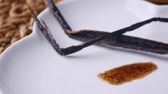 Vanilla Bean Paste with real natural vanilla pods 