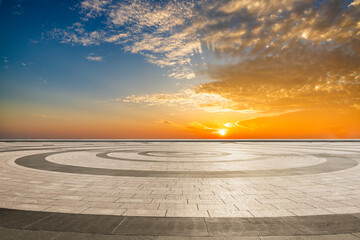 Obraz premium Empty square floor with sky and cloud at sunset