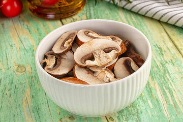 Sliced raw brown royal champignon