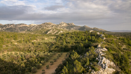 Obraz premium Vue sur les Opies depuis le village d'Aureille, Alpilles, Provence, France