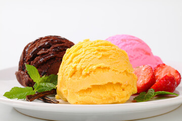 Ice cream trio