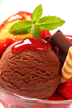 Ice cream sundae