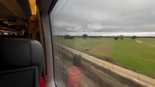 viajando en el Interior de un tren de alta velocidad. Espa&ntilde;a, marzo de 2025.