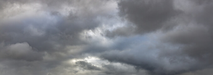 Fototapeta premium The sky is cloudy and grey