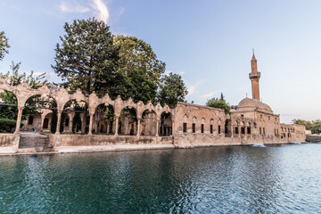 Naklejka premium Balikligol (Pool of Abraham) and Rızvaniye Mosque in Sanliurfa, Turkey