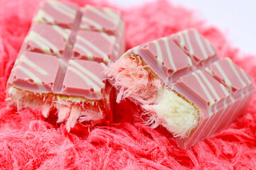 Trendy pink Angel Hair Chocolate bar with Turkish pishmaniye cotton candy filling close up